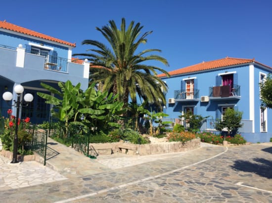 front-entrance-reception-4