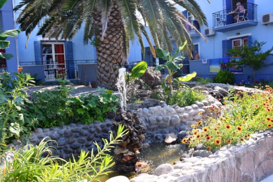 hotel-grounds-water-feature-1