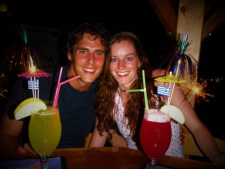 pool-bar-at-night-cocktails