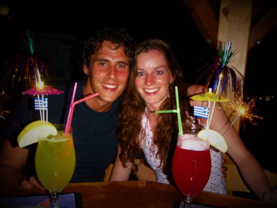 pool-bar-at-night-cocktails