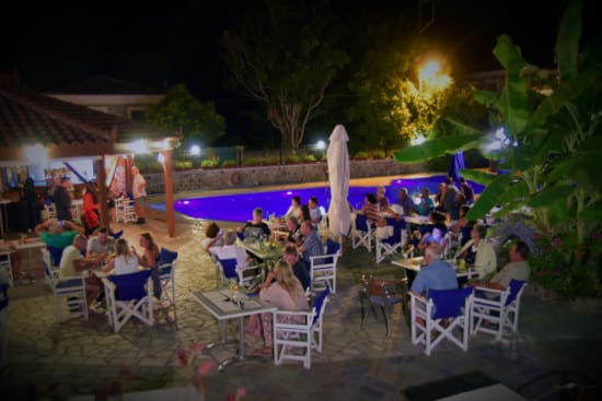 pool-side-bar-area-6