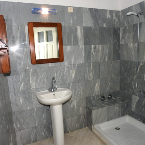 studio-bathroom-2