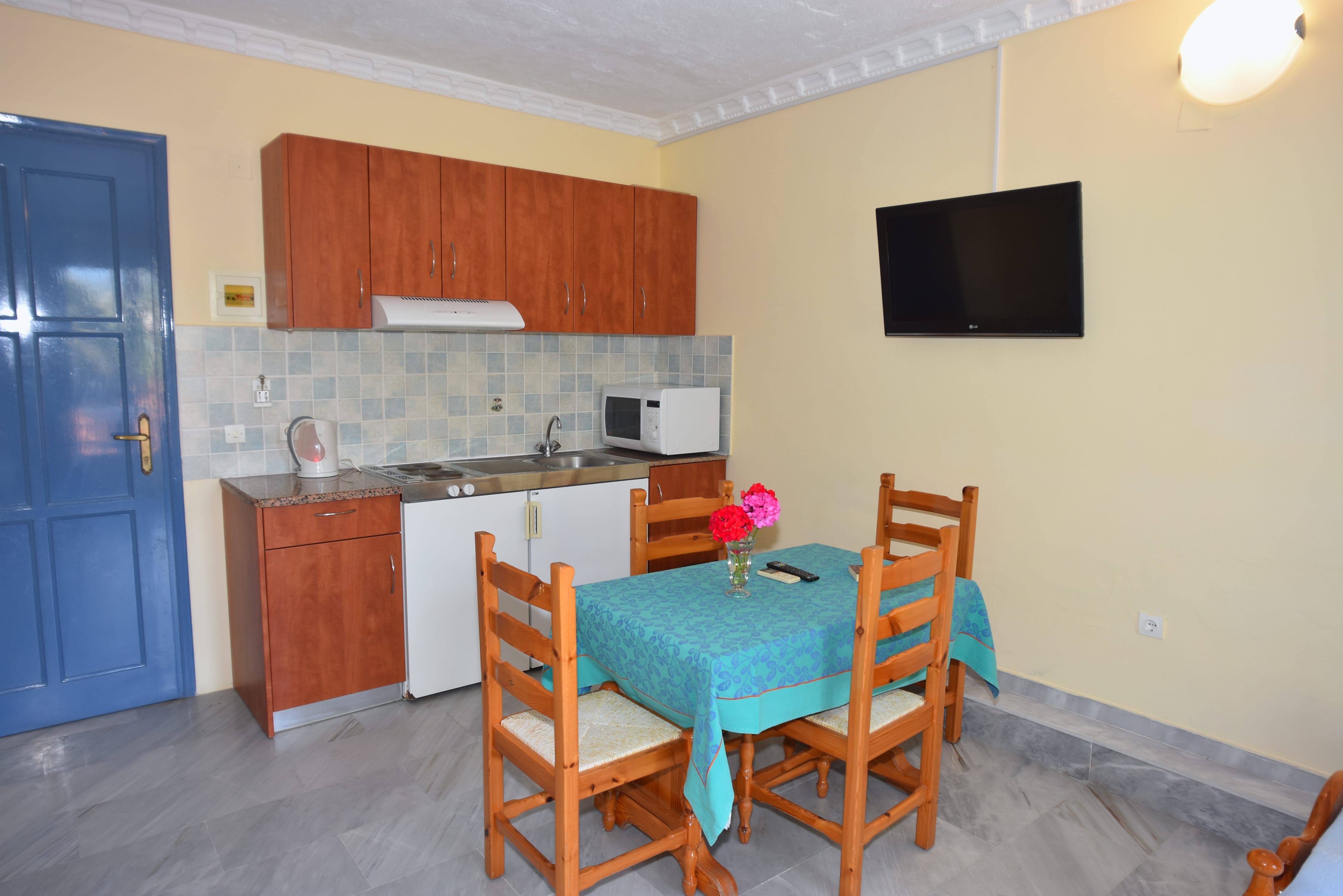 superior-apartment-3-kitchenette