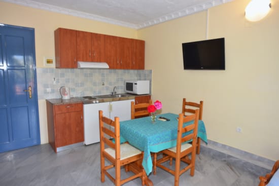 superior-apartment-3-kitchenette