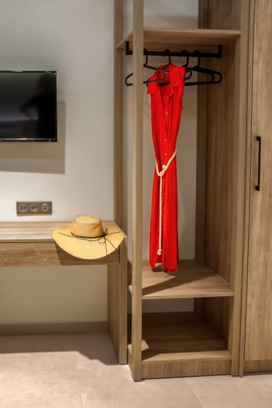 a red and white pipe