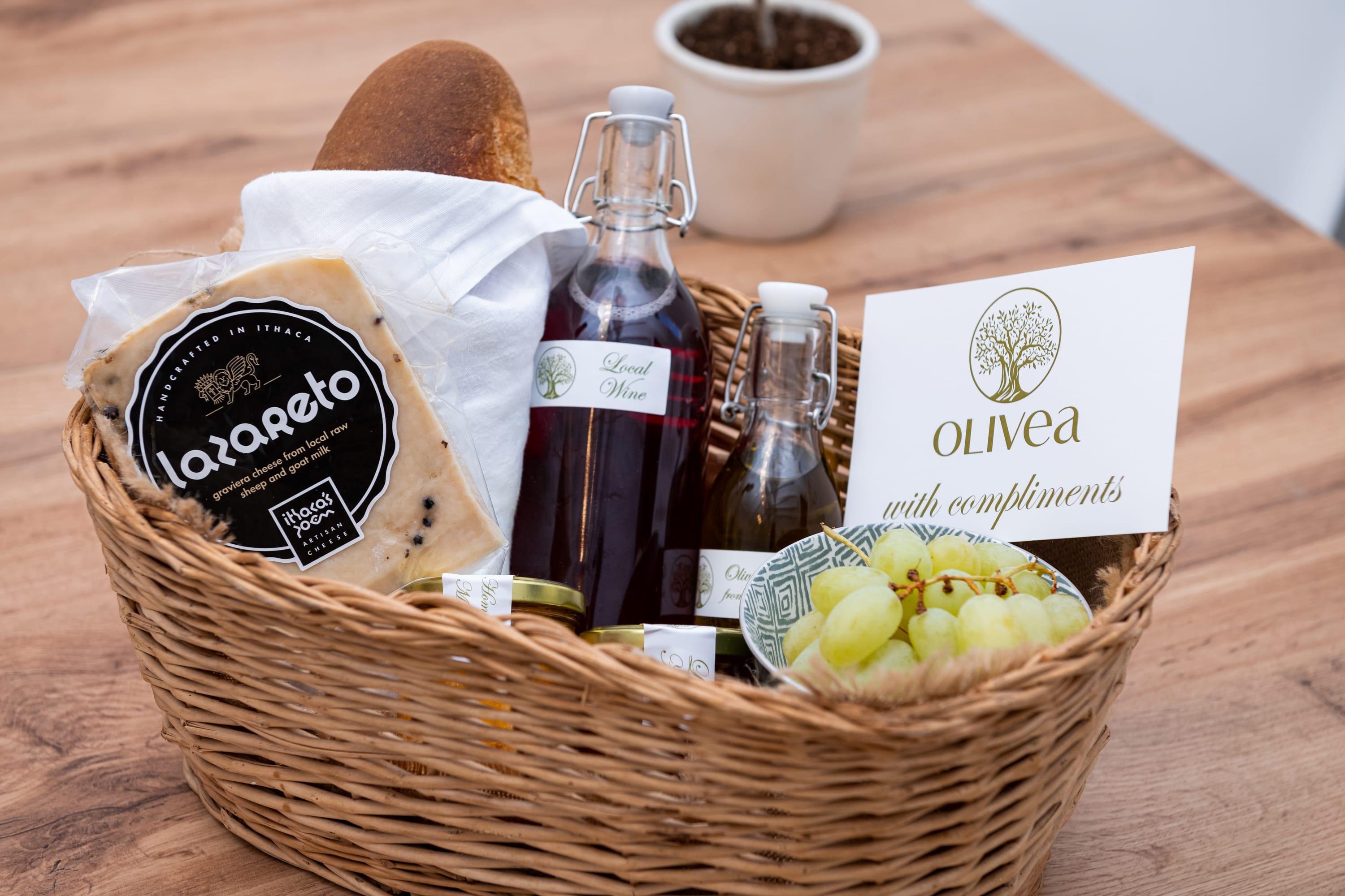 olivea-ithaca-welcome-basket_0474