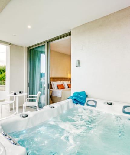 Honeymoon Suite with Hot Tub