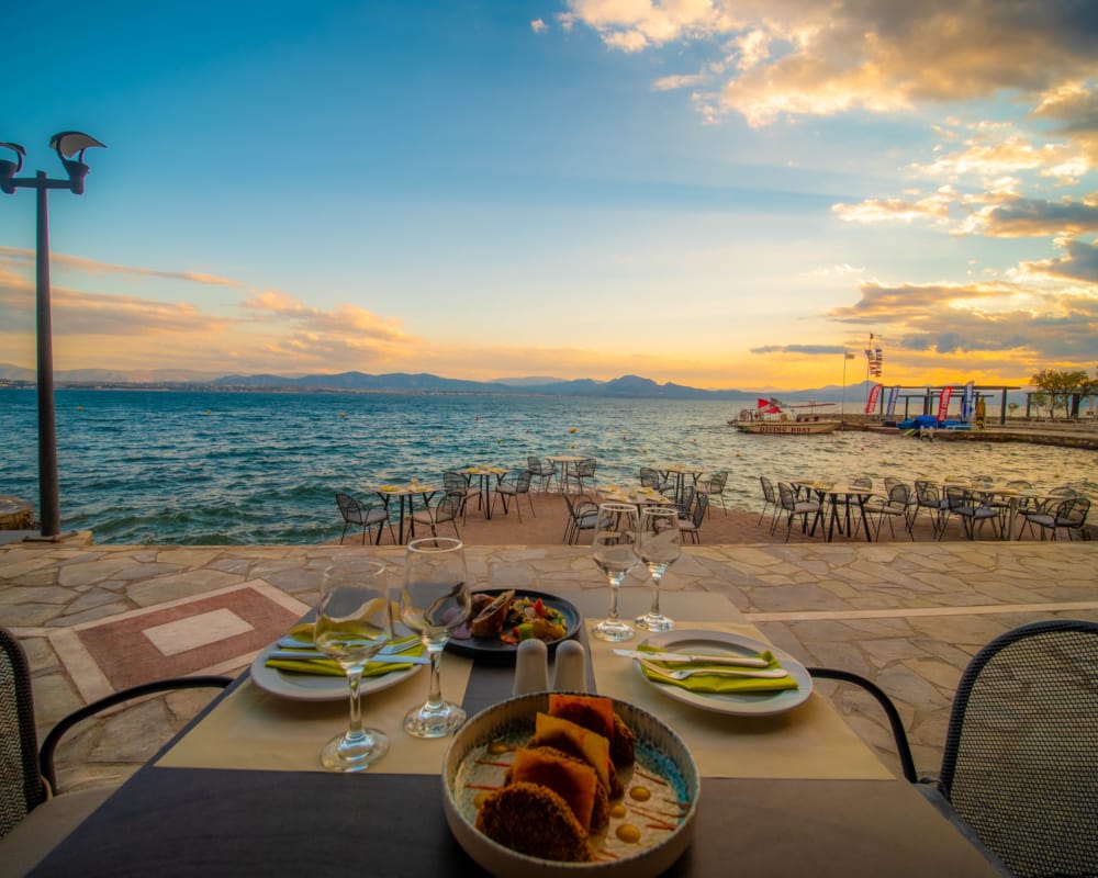 wyndham-ramada-loutraki-poseidon-resort-triaina-ouzeri-restaurant-6