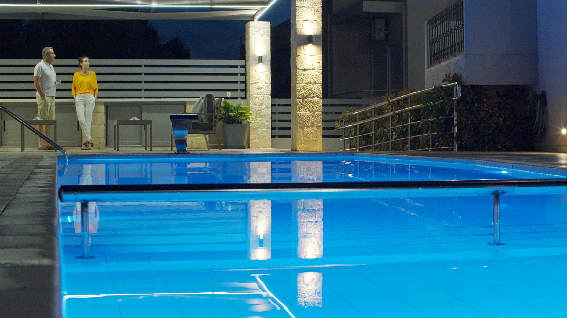 swimming_pool_night_waterlily_hotel_chania