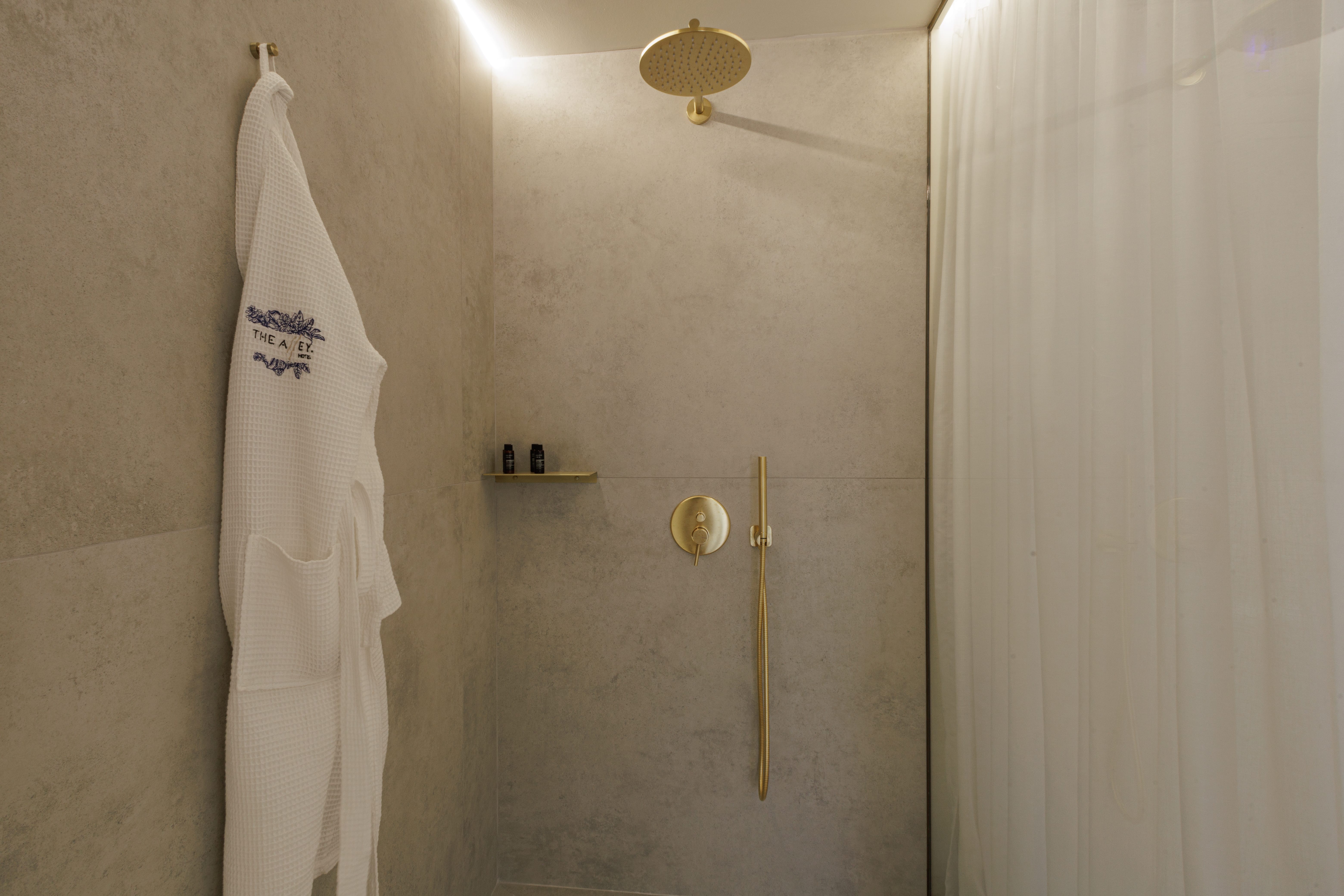 thealley_room102_12