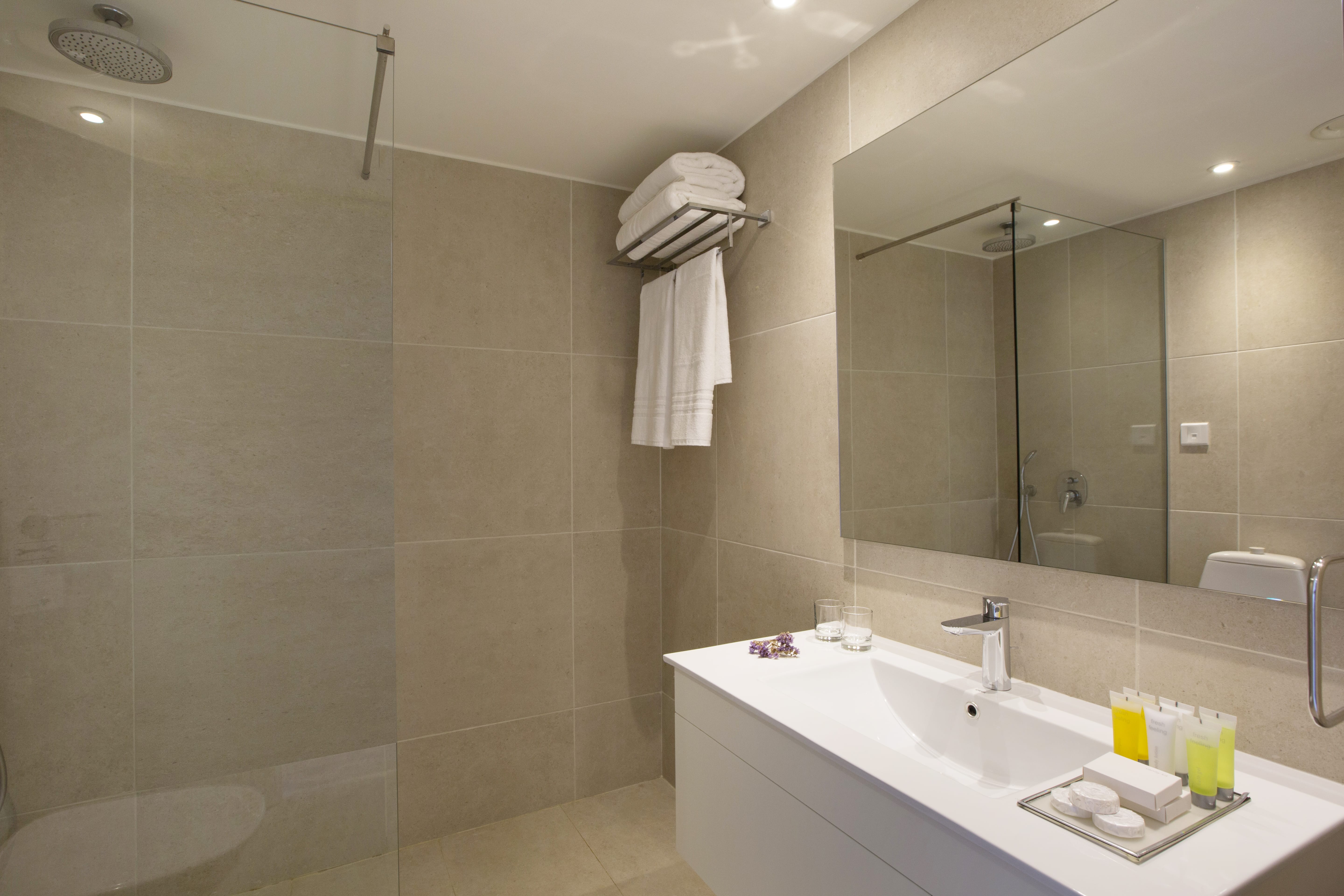17-bathroom-with-shower