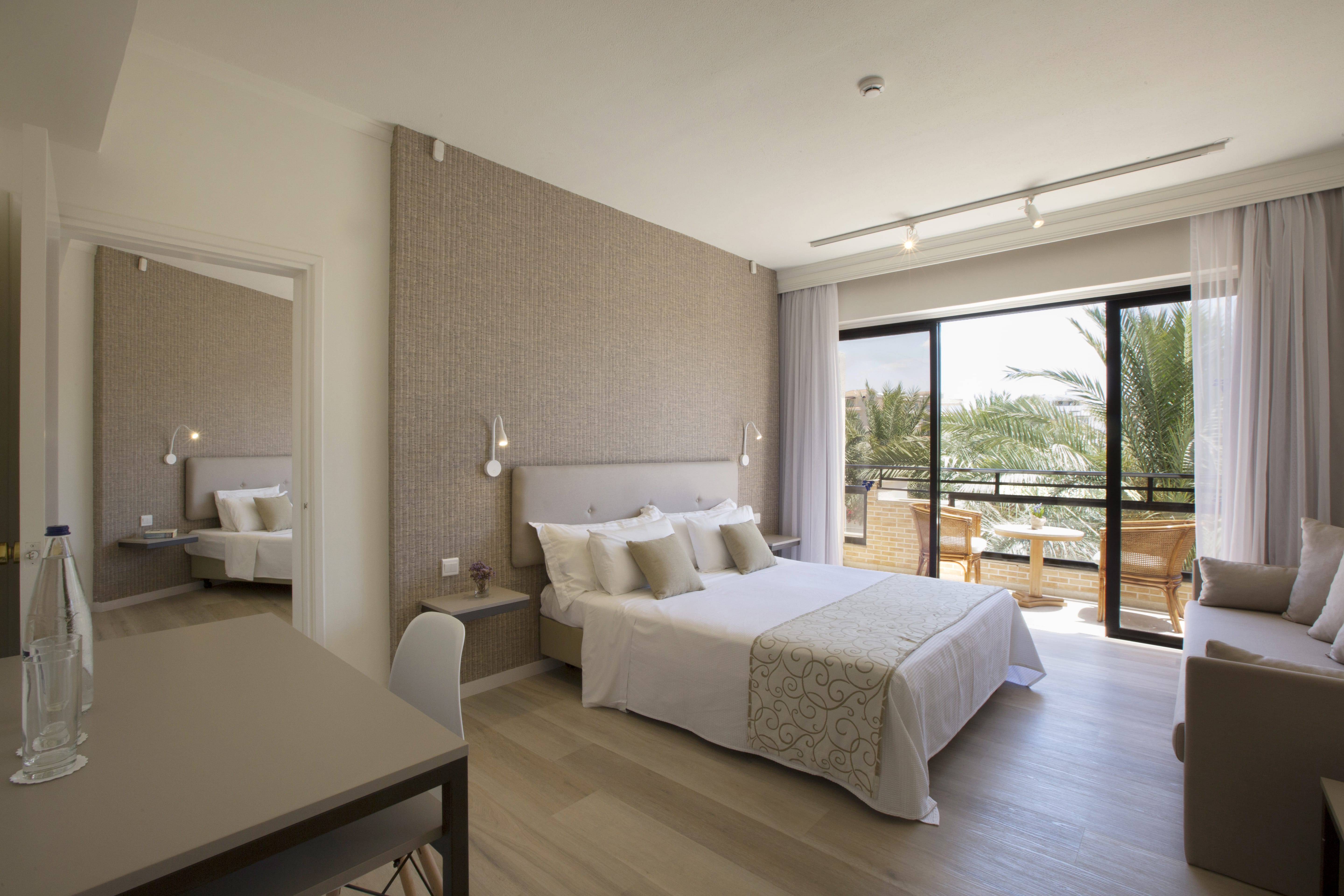 37-family-suite-with-sea-view