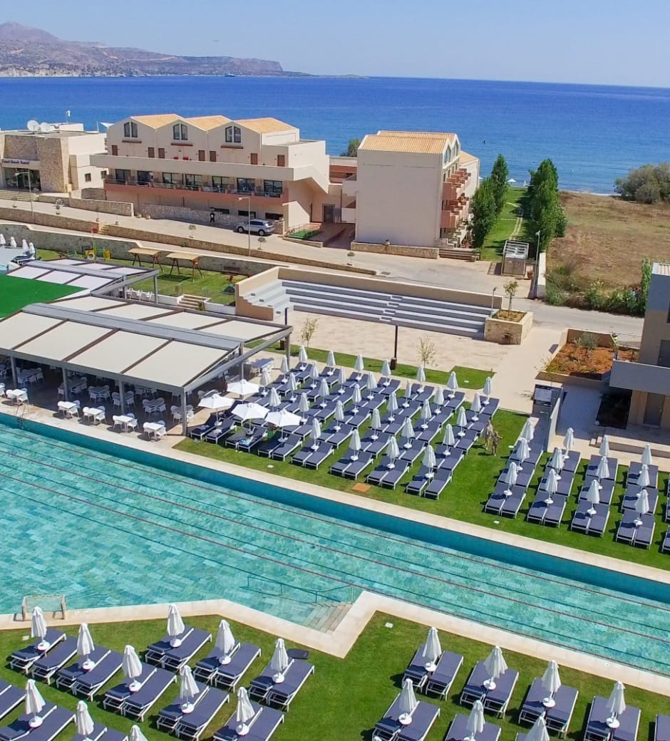 Kiani Beach Resort pool