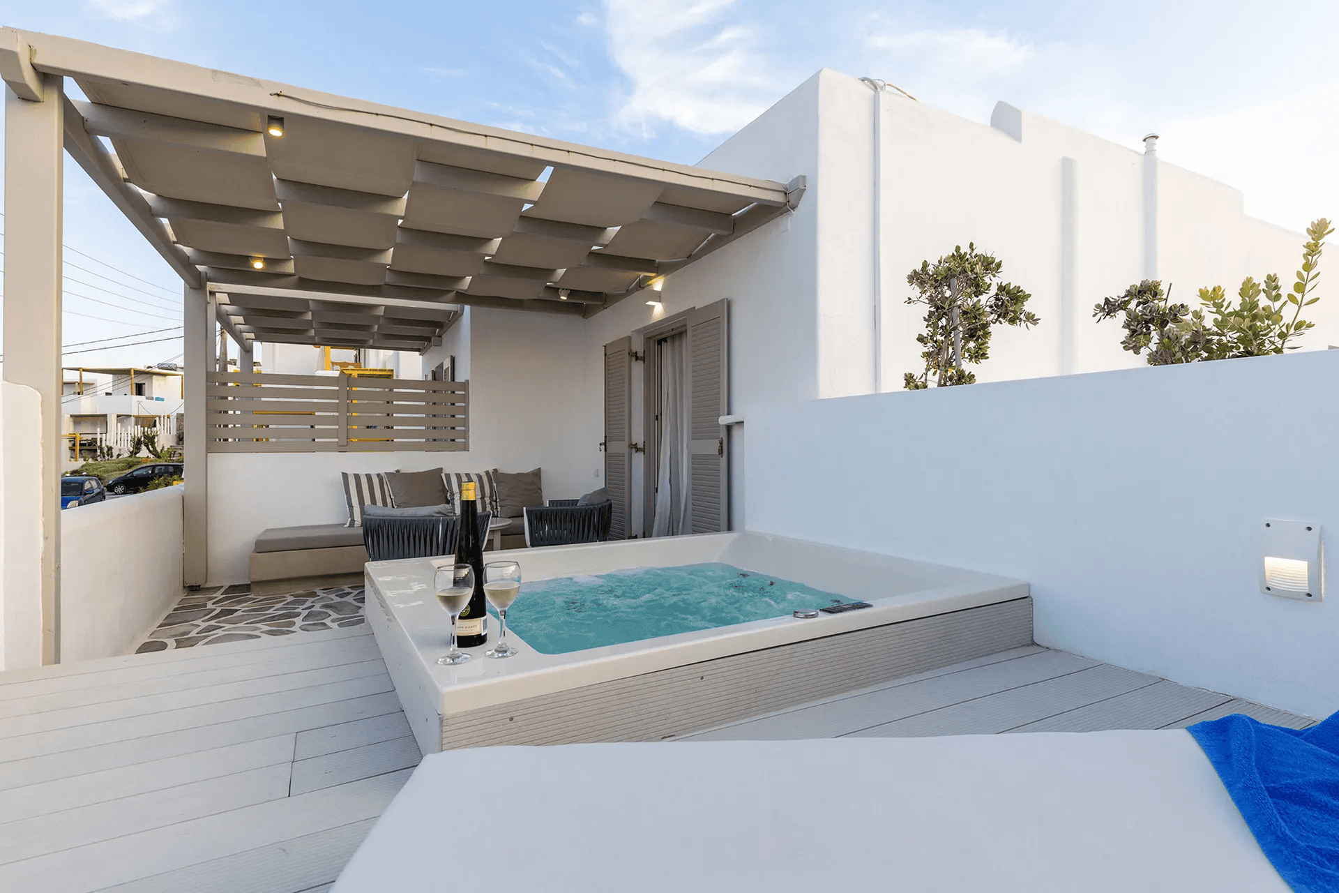 hot tub in suite in Paros