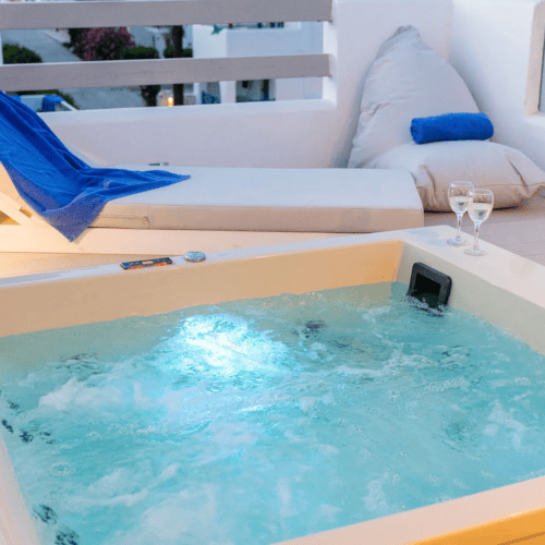 suite with hot tub in Paros
