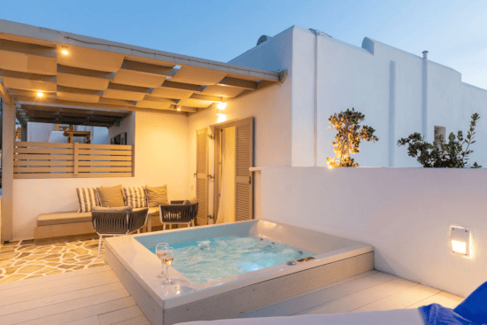 υδρομασάζ σε σουίτα στην Πάρο