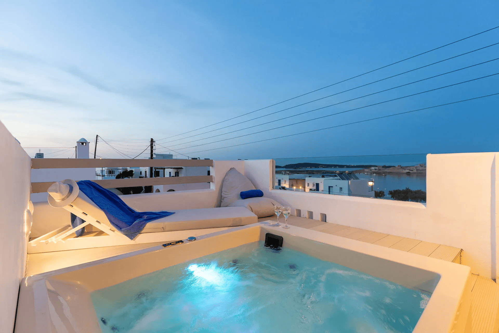 hot tub in suite in Paros