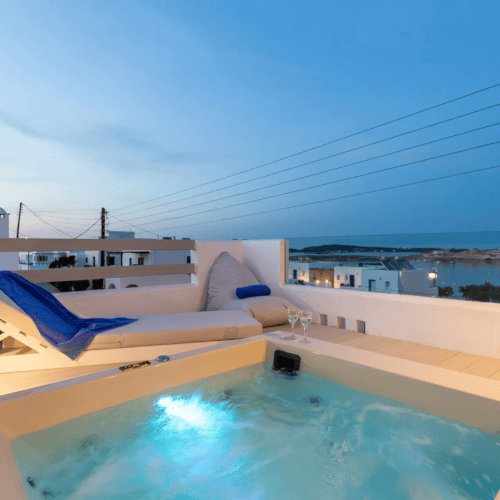 hot tub in suite in Paros