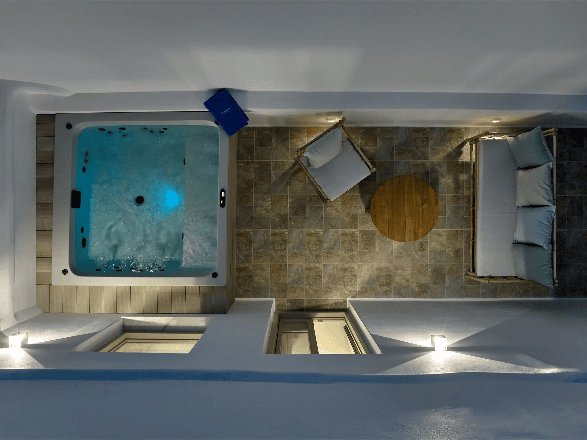 hot tub in suite in Paros