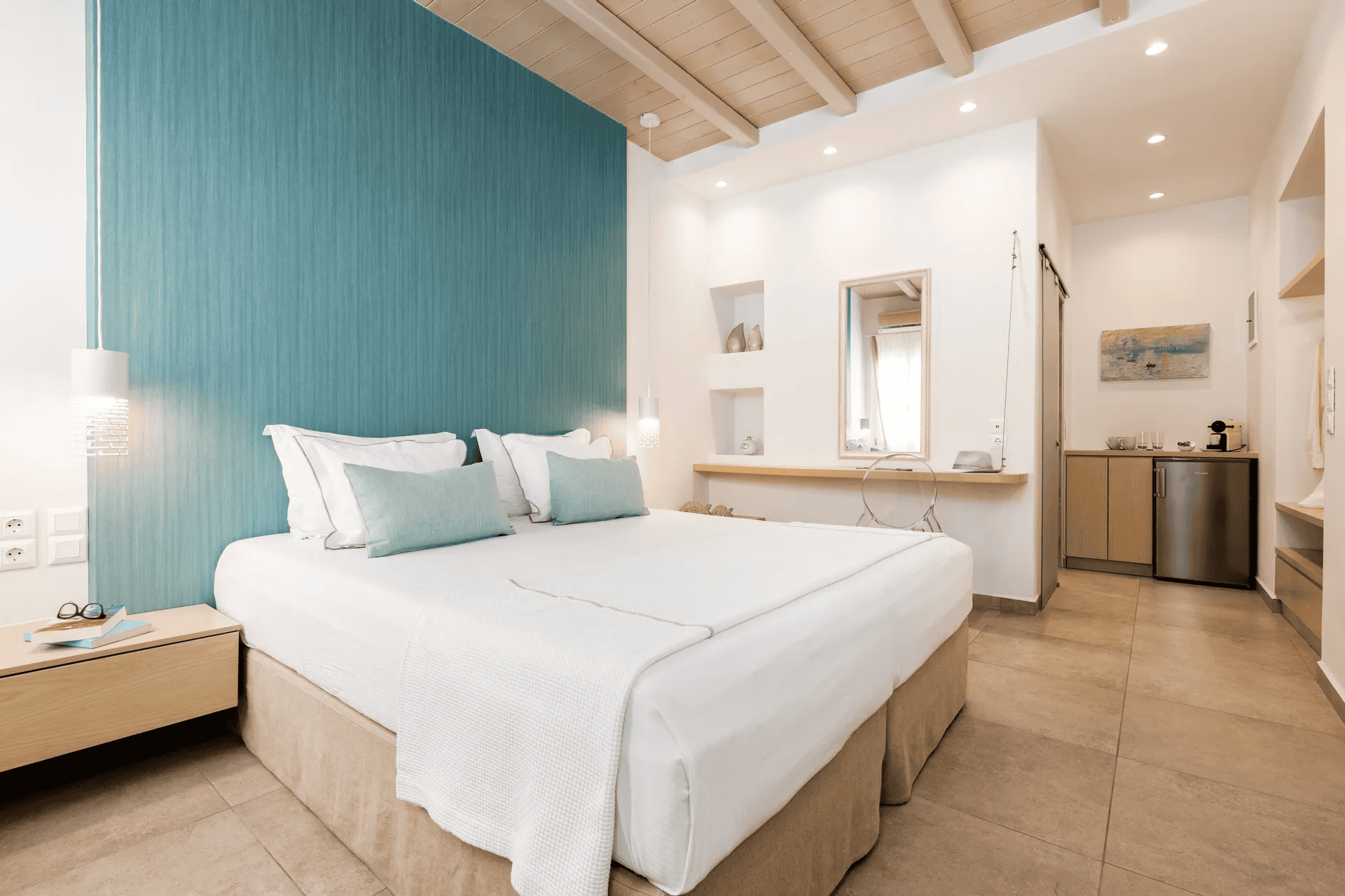 couple vacation in Paros