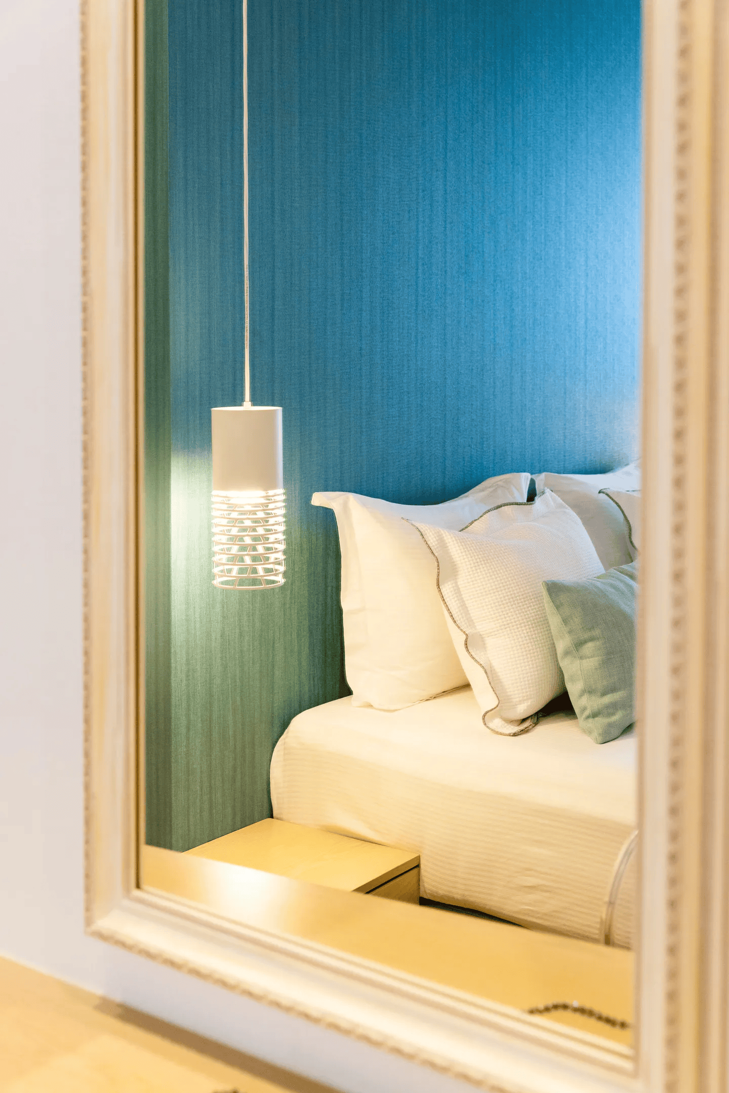 details in hotel room