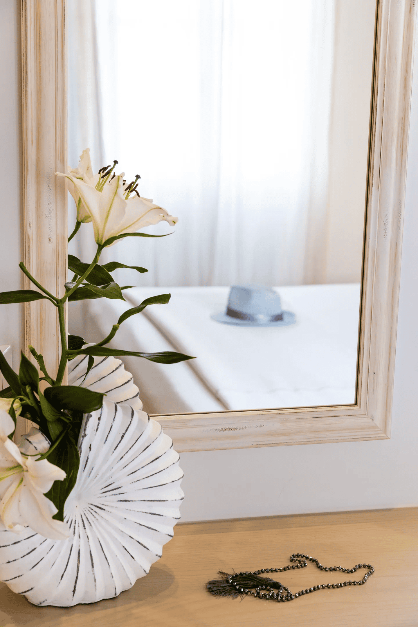 details in hotel room