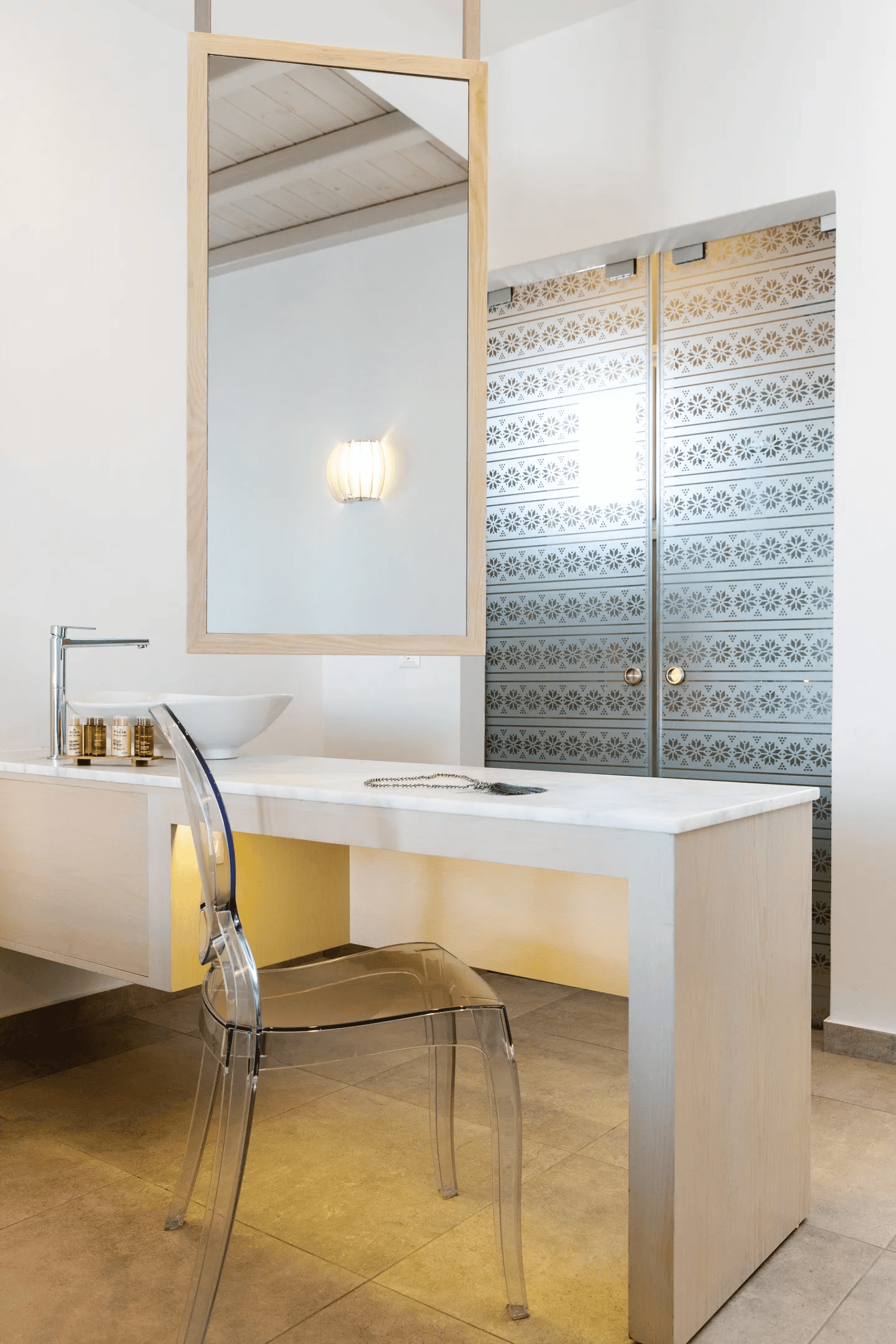 room with kitcehn in Paros