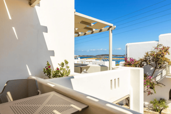 μπαλκόνι με θέα στην Πάρο