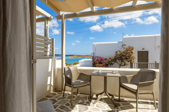 μπαλκόνι με θέα στην Πάρο