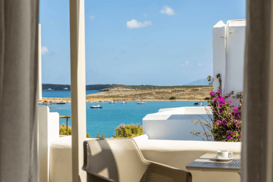 θέα στη θάλασσα από μπαλκόνι