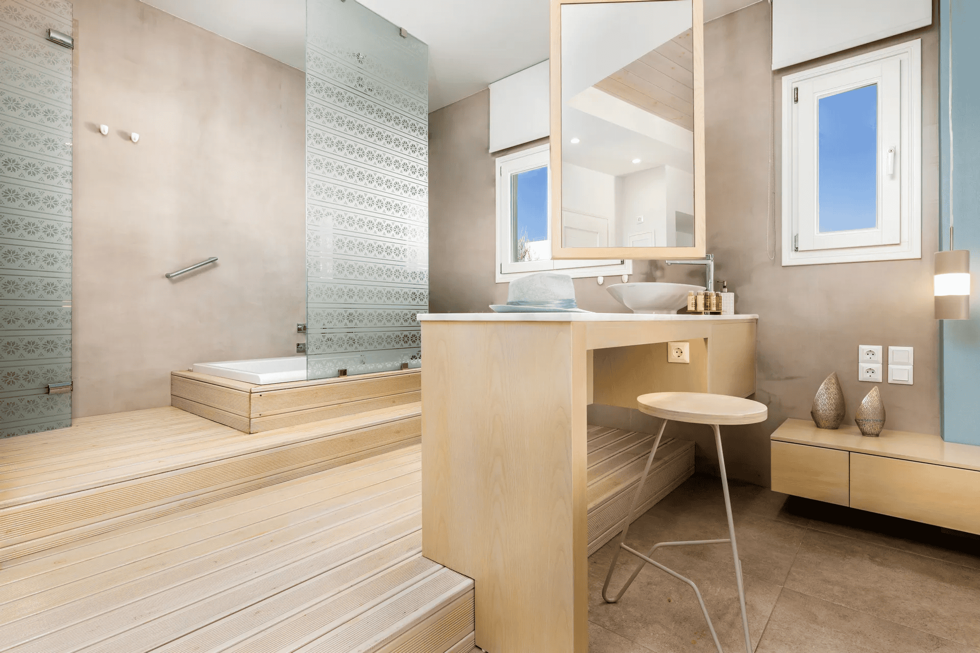 suite luxury bathroom