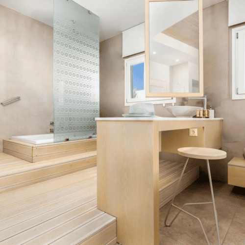 suite luxury bathroom