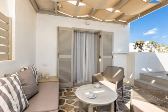 σουίτα με αυλή στην Πάρο