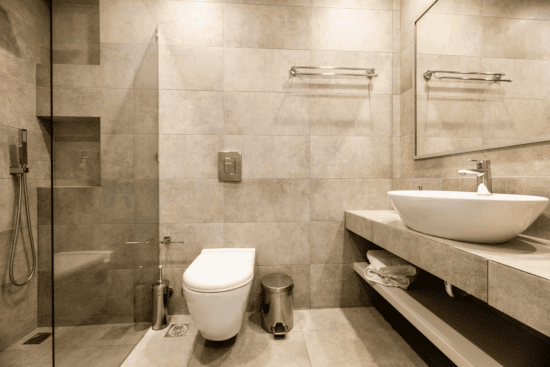 μπάνιο οικογενειακής σουίτας