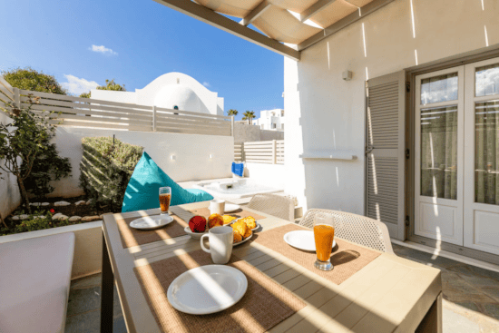 πρωινό σε οικογενειακή σουίτα στην Πάρο