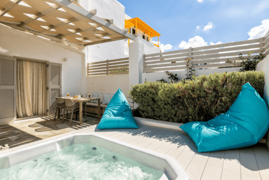 οικογενειακή σουίτα με υδρομασάζ