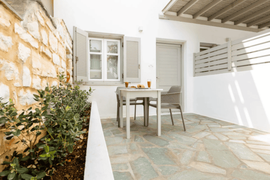 οικογενειακή σουίτα με αυλή