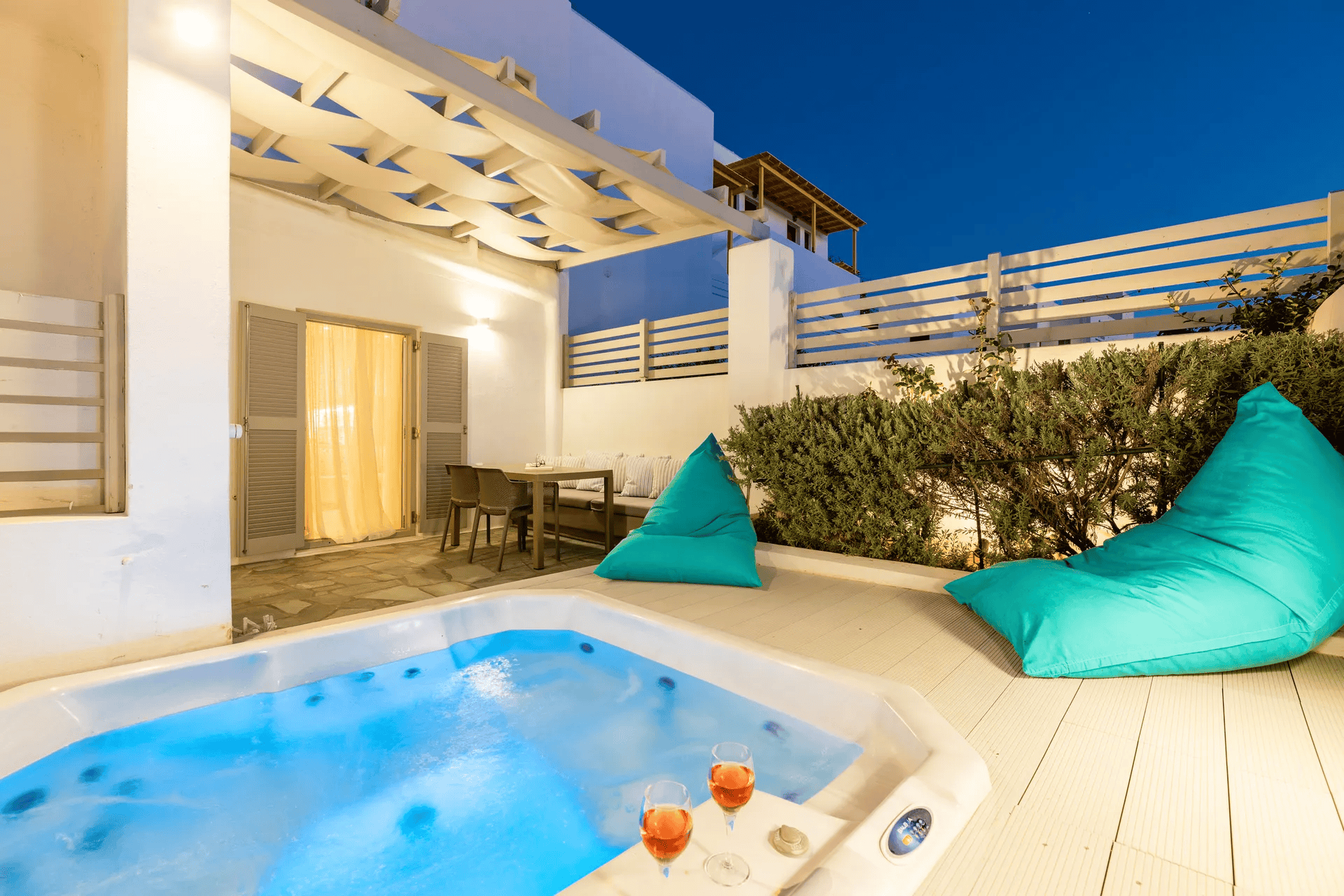 suite with hot tub in Paros