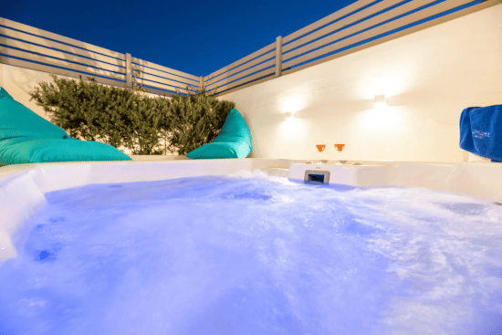 υδρομασάζ σε σουίτα στην Πάρο