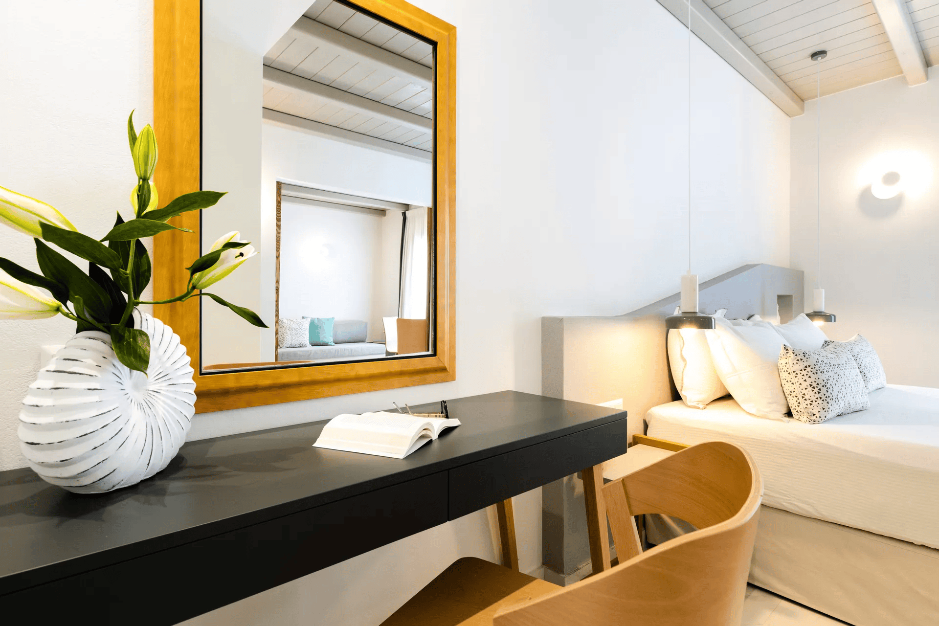 details in hotel room