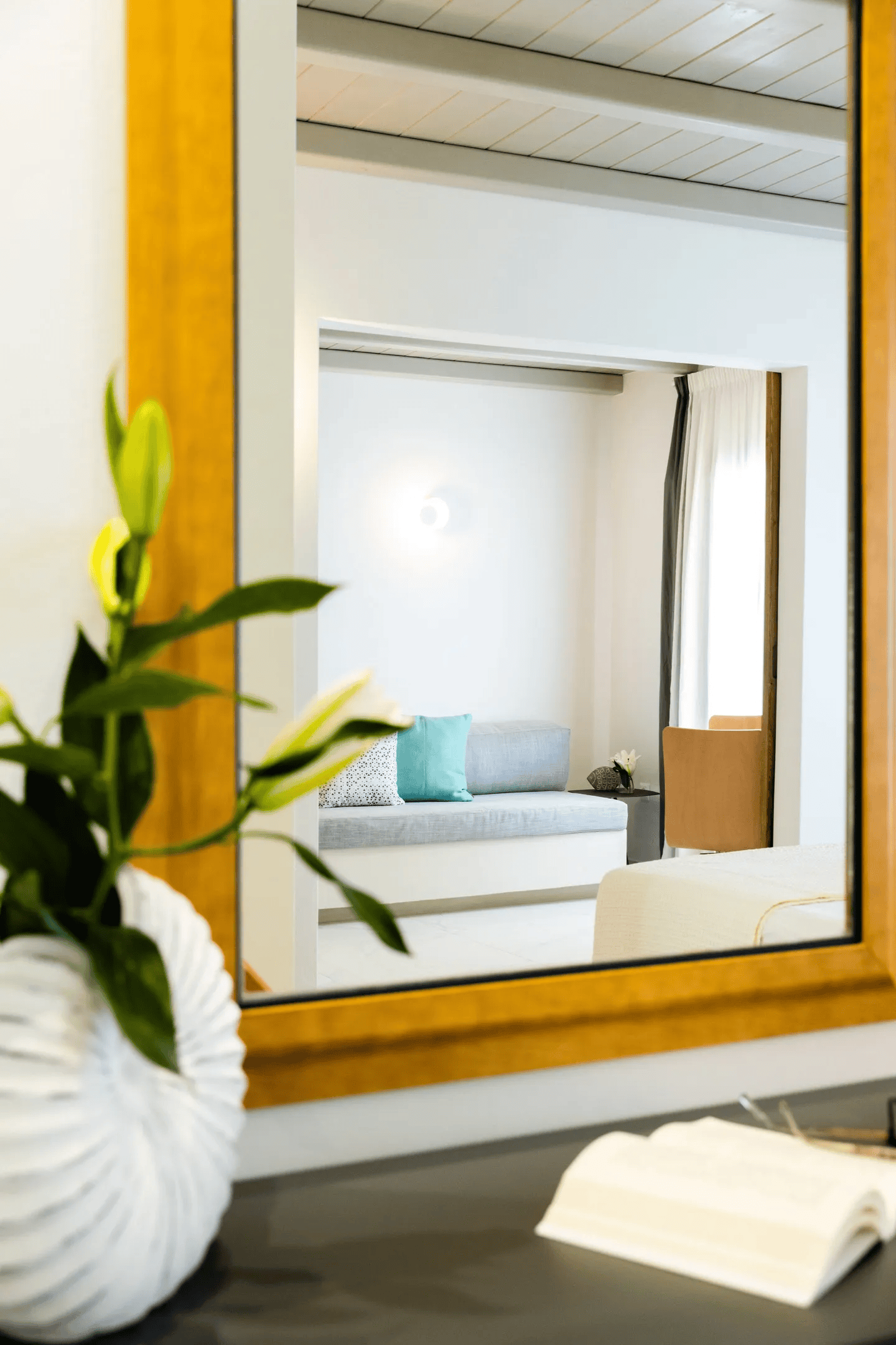 details in hotel room