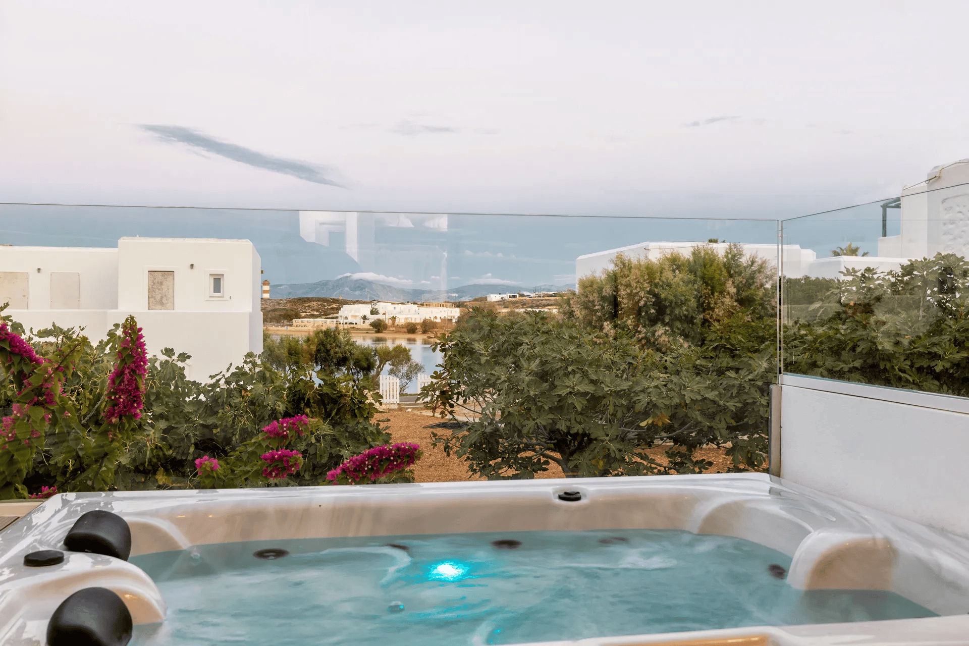 hot tub in suite in Paros