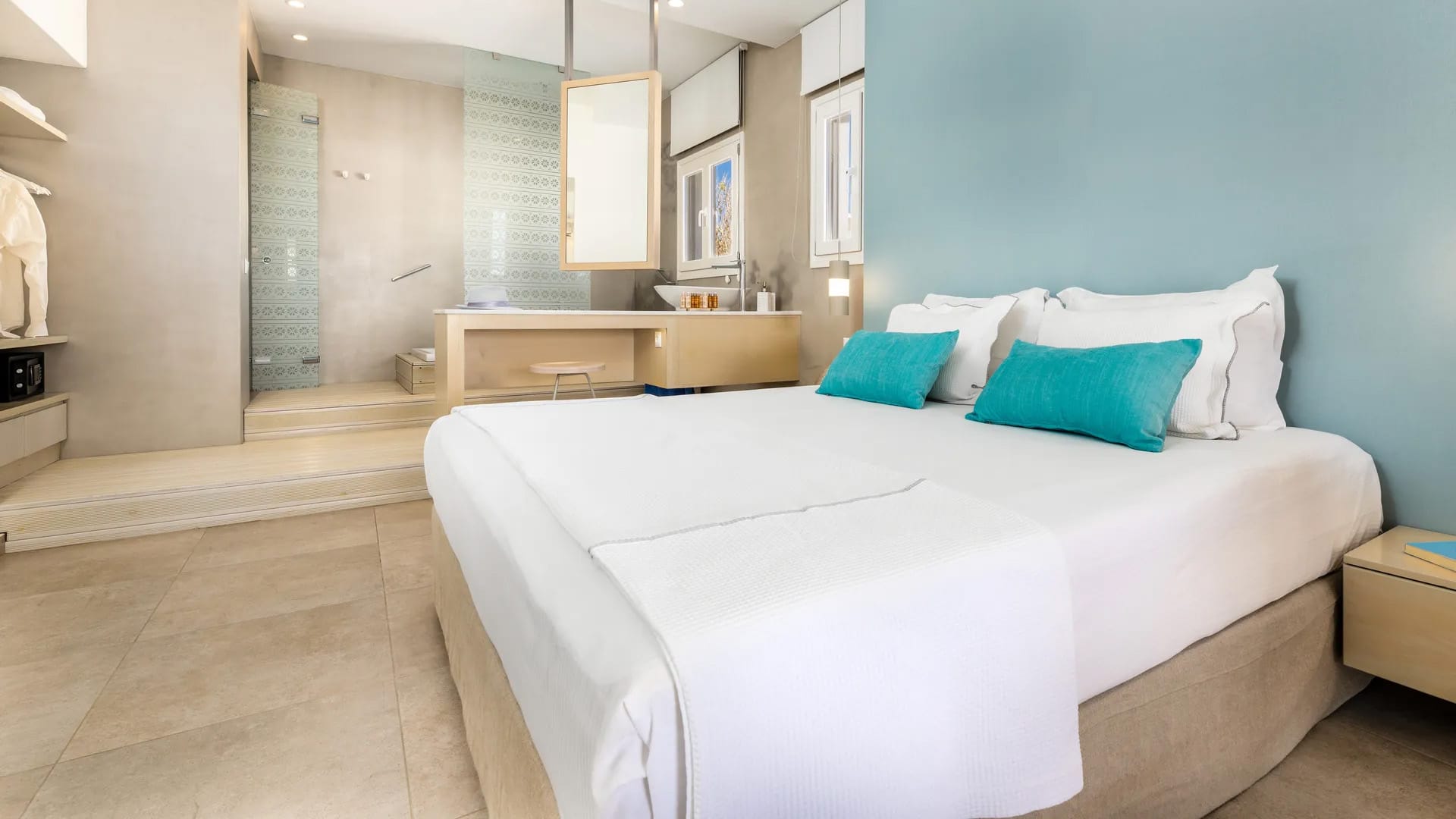 premium suite with view in Paros