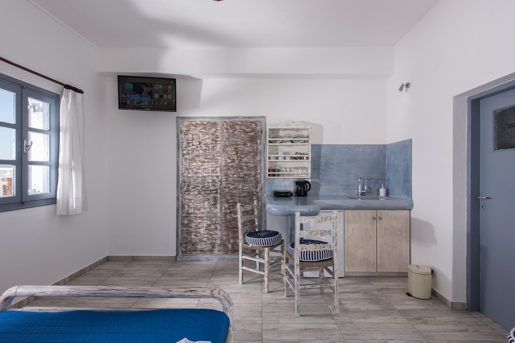 κουζίνα και καρέκλες