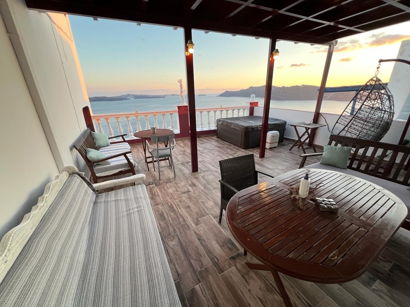 veranda with hot tub at maryloujohn villas