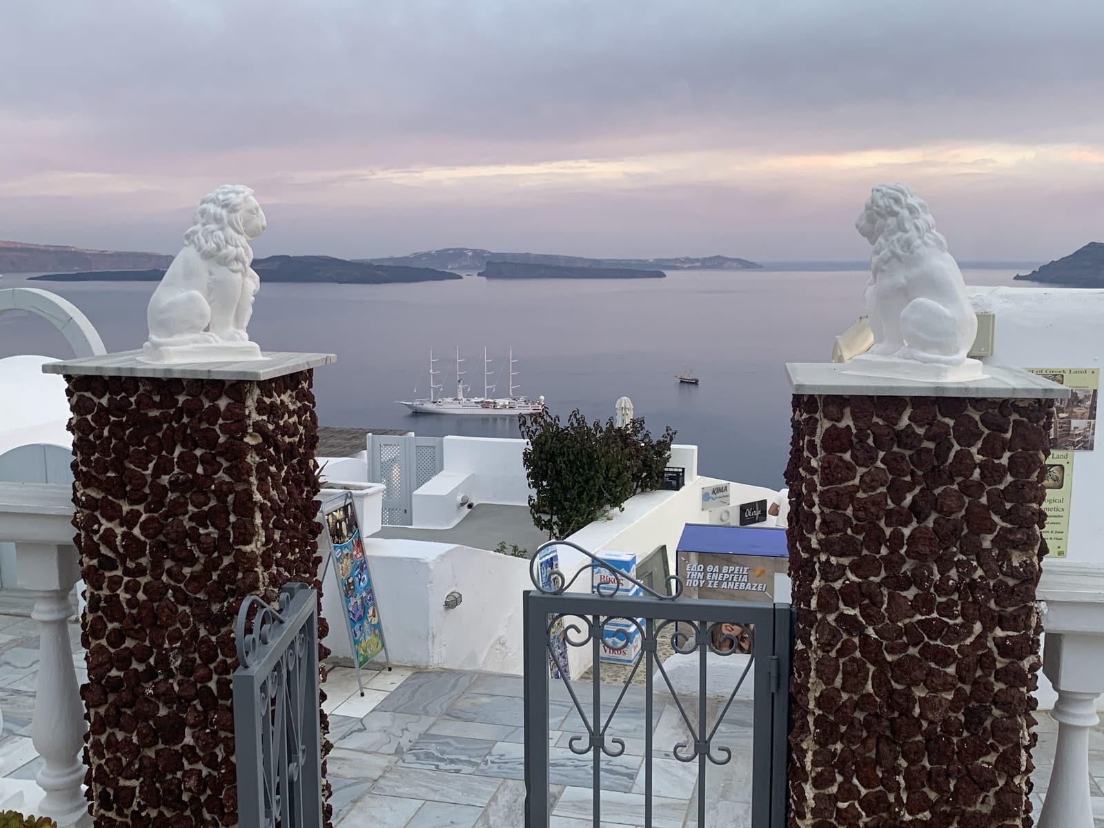 είσοδος maryloujohn, θέα στη θάλασσα