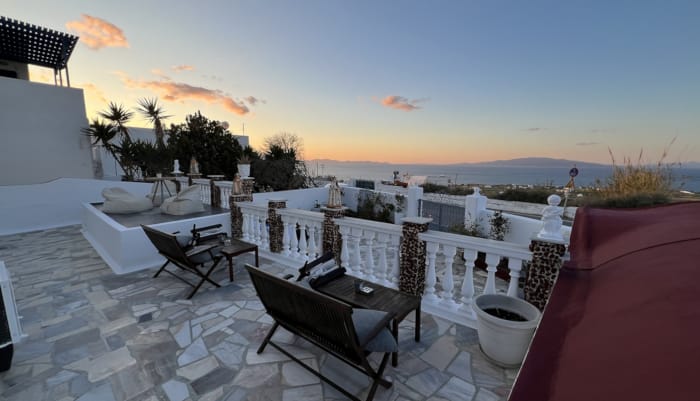 αυλή στη σαντορίνη