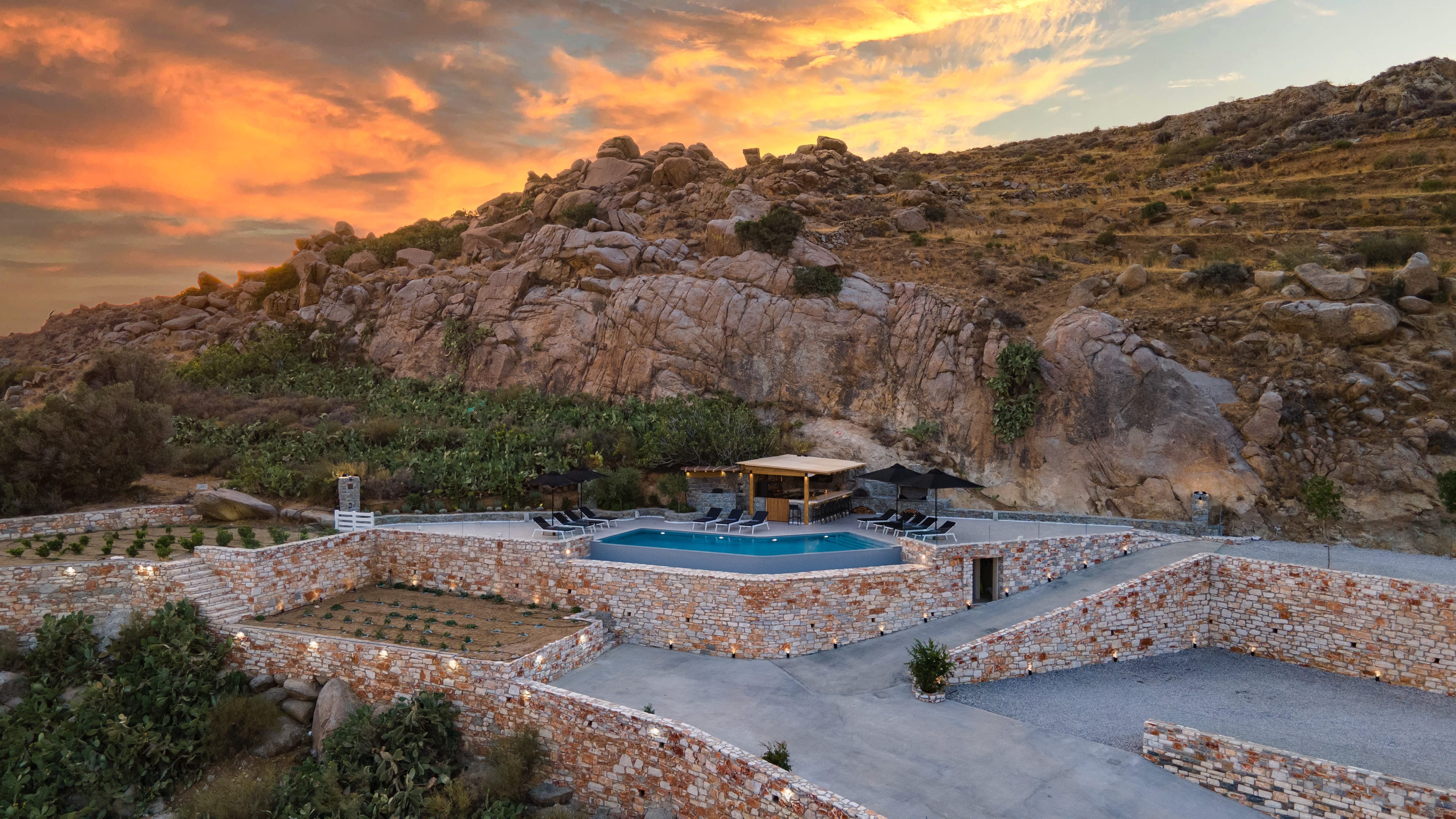 above-wow-outdoors-night-62