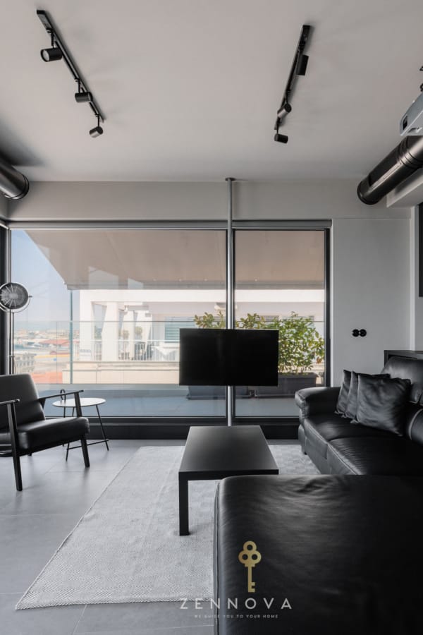 Nero Luxury Flat by Zennova
