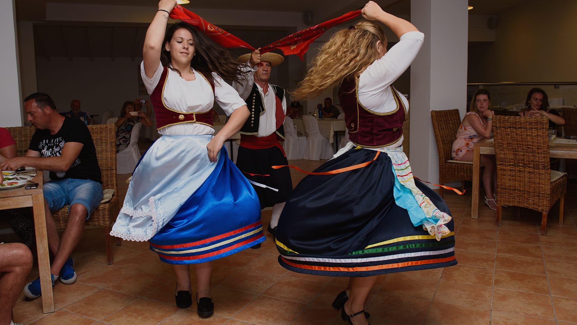 ελληνικές βραδιές Olympion Village Hotel